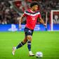 Golaço de Tiago Santos embala novo líder da Ligue 1 (vídeo)
