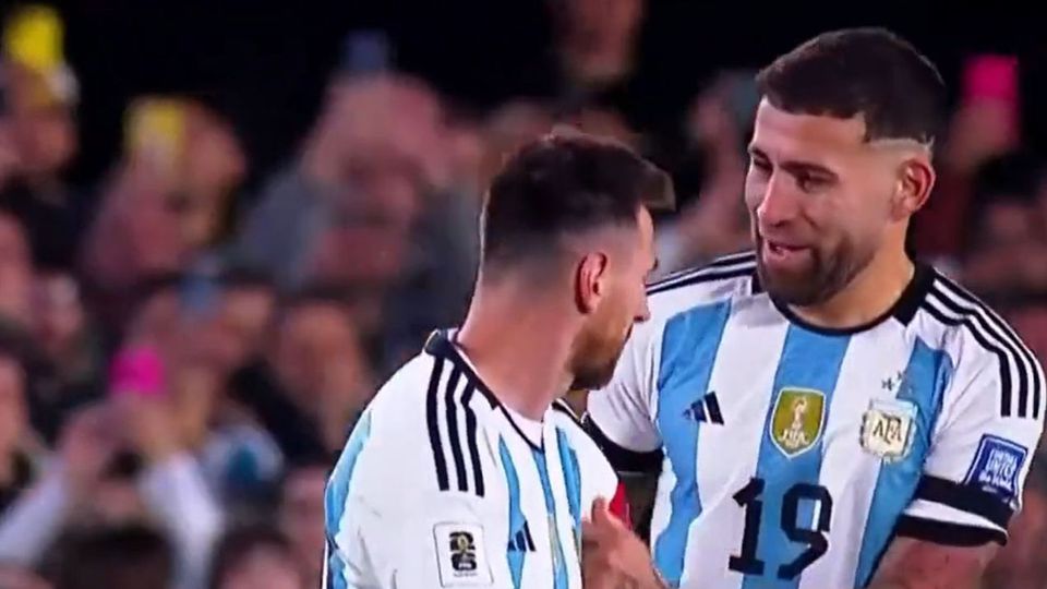 Vídeo: O detalhe entre Messi e Otamendi pela braçadeira de capitão