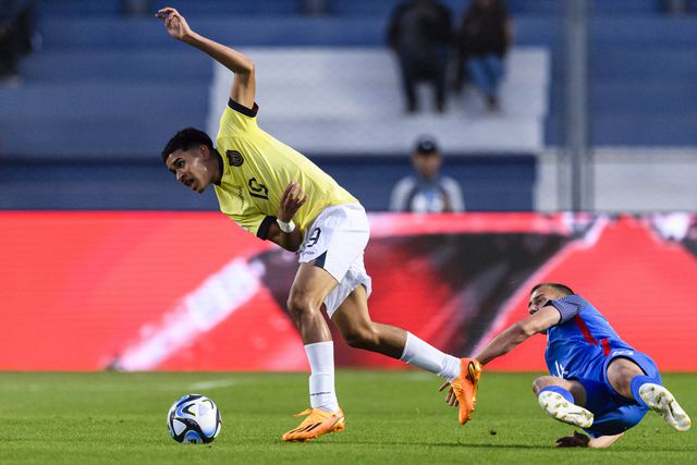 Aos 16 anos, Kendry Páez estreia-se a marcar na vitória do Equador