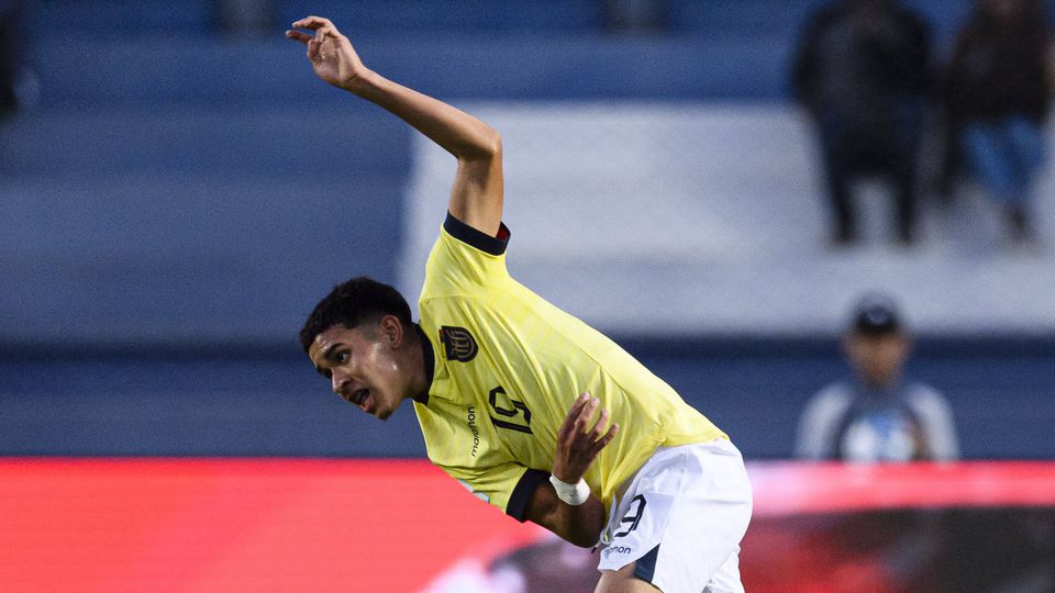 Aos 16 anos, Kendry Páez estreia-se a marcar na vitória do Equador