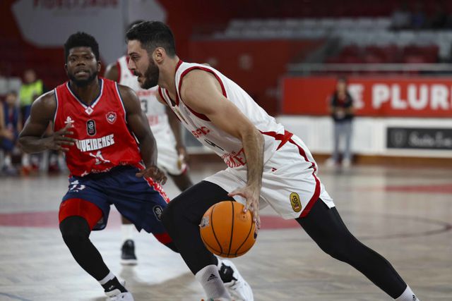 Oliveirense volta a derrotar Benfica