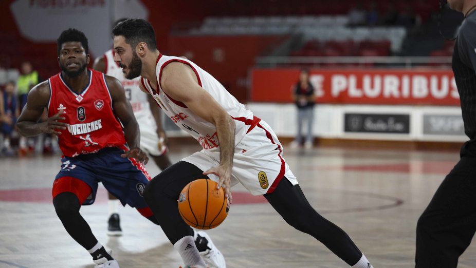 Oliveirense volta a derrotar Benfica