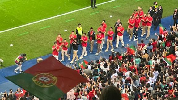 VÍDEO: Lobos homenageados no intervalo do Portugal-Eslováquia