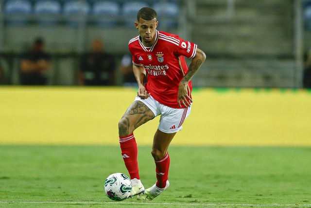 Benfica vence Torreense com golo de João Victor