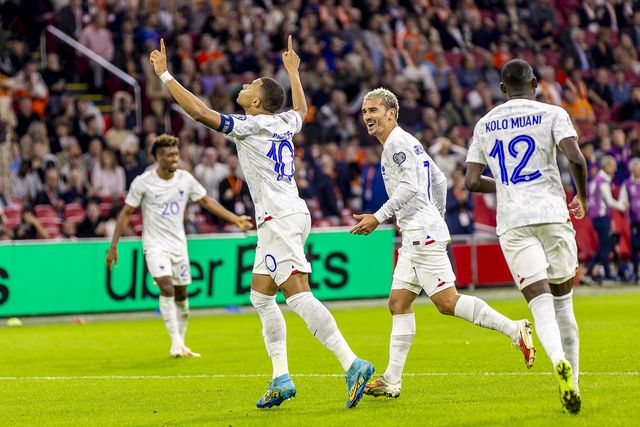 Que absurdo! O golaço de Mbappé no Países Baixos-França