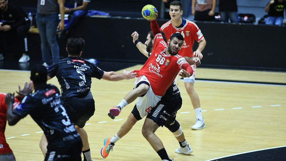 Andebol: Benfica vence na fortaleza da Maia