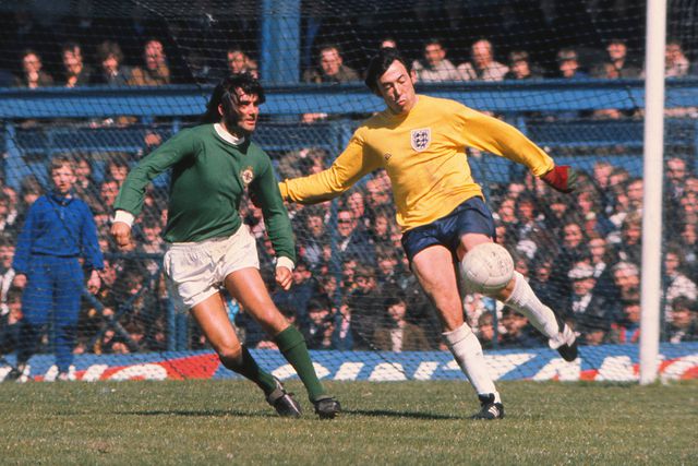 Há 48 anos, um Best alcoólico fez uma 'cueca' a Cruijff e cerrou o punho no ar