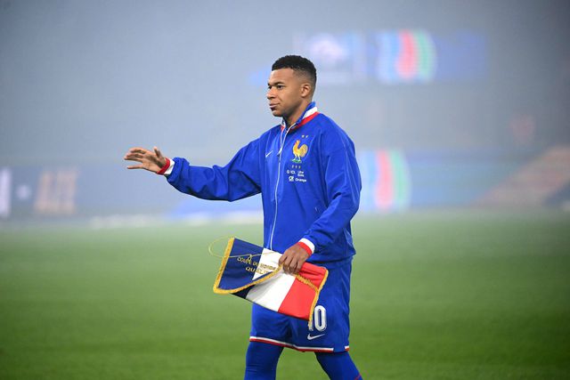 Mbappé volta a gerar controvérsia em França