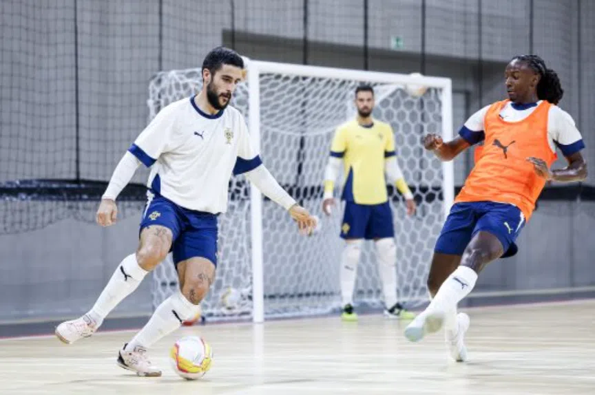 Paçó cai! Futsal em CHOQUE muscular