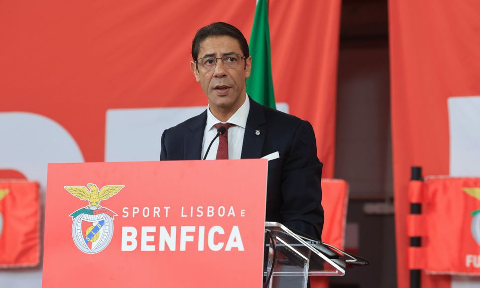 Rui Costa viu os sócios recusarem as contas e o novo regulamento eleitoral em assembleia geral — Foto: SL BENFICA