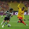Maxi Araújo procura fugir à marcação - Foto: IMAGO