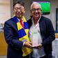 O embaixador do Japão em Portugal, Tsutomu Nakagawa, e o presidente do Arouca, Carlos Pinho - Foto: Arouca