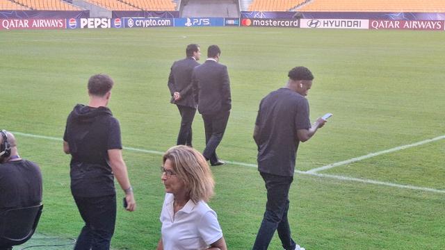 Jogadores do FC Porto fizeram reconhecimento do relvado do La Cartuja