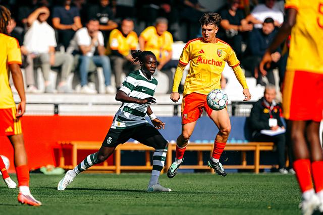 Grombahi no Lens-Sporting para a Youth League fotoX/@MadInGaillette