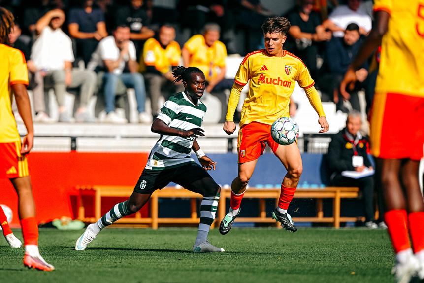 Grombahi no Lens-Sporting para a Youth League fotoX/@MadInGaillette