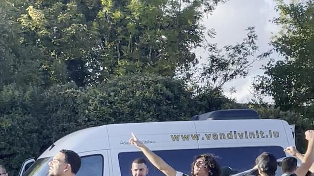 Adeptos do Sporting já fazem a festa em Lens