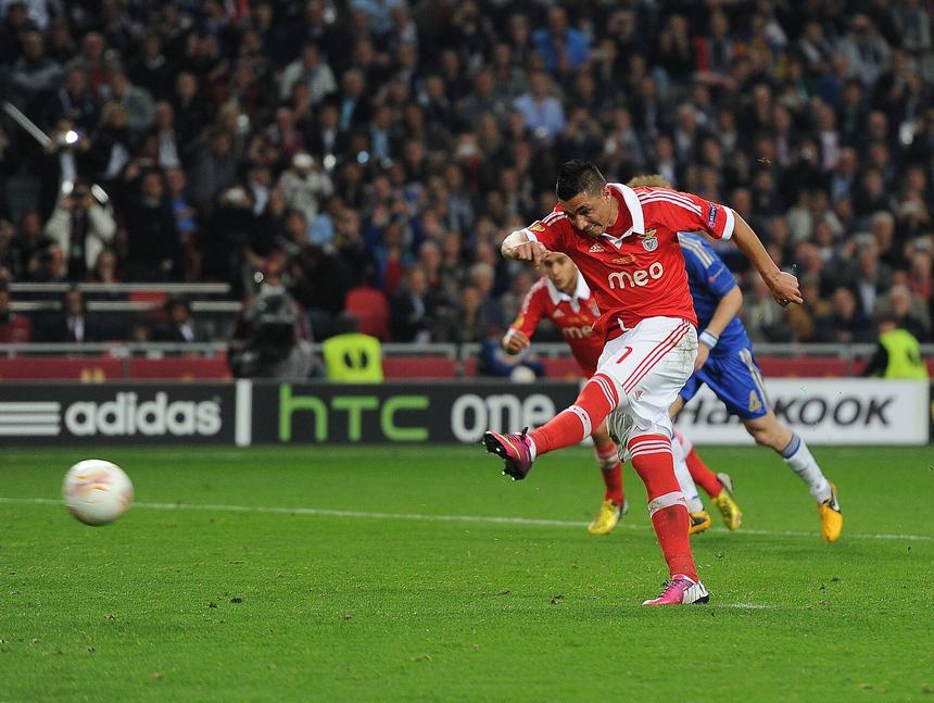 Cardozo marcou ao Chelsea na final da Liga Europa