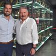 Toni foi surpreendido  por A BOLA com a presença do filho António Oliveira que fez parte da entrevista no Museu do Benfica (Foto: MIGUEL NUNES)