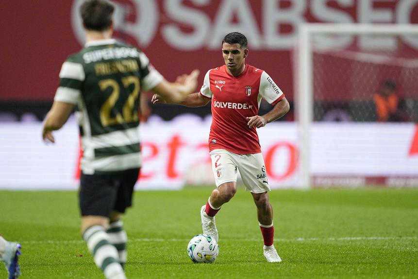 Víctor Gómez em ação frente ao Sporting
