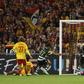 Luis Suárez festeja em Lens - foto: EPA