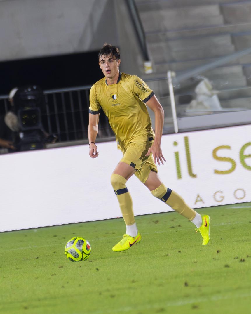 Matheus Mattara, 20 anos, lesionou-se no jogo de estreia pela equipa principal do Famalicão (foto IMAGO)