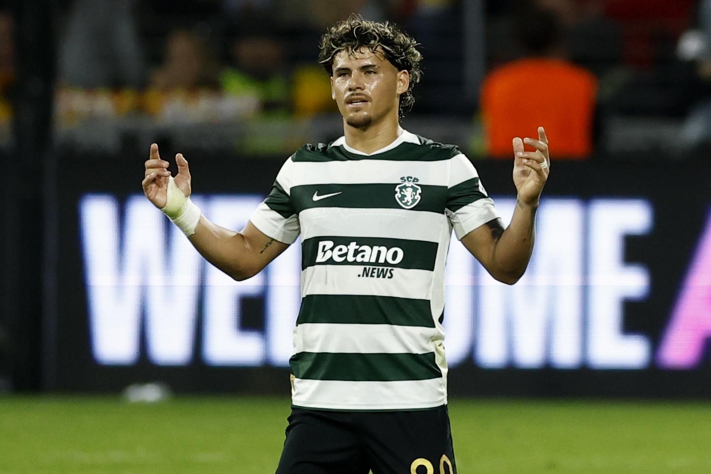Maxai Araújo agradece em Lens - YOAN VALAT/EPA