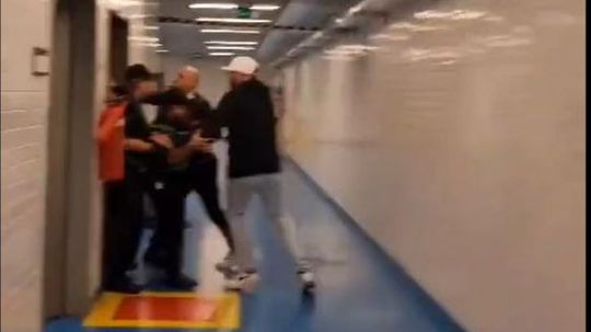 Vídeo: Dirigente do Corinthians tentou invadir sala do VAR