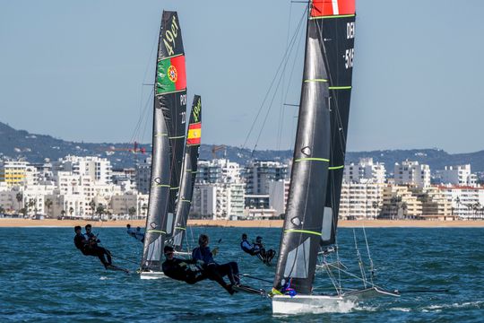 Vela: dupla portuguesa de 49er falha (para já) Paris-2024