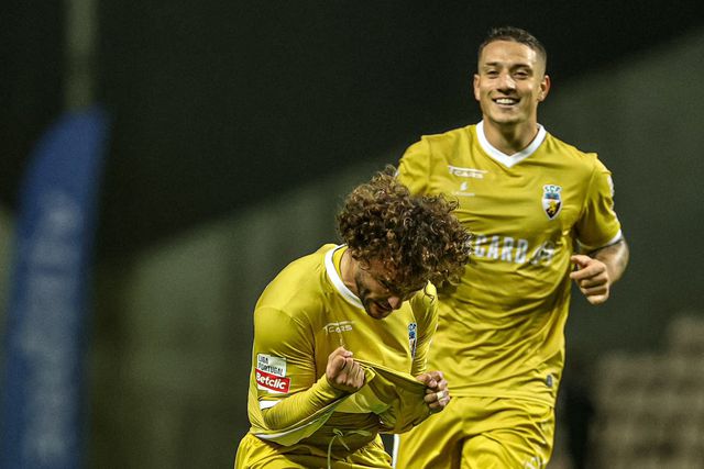 Farense: não há duas sem três… duas vezes!