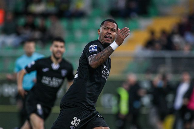 André Clóvis torna-se no melhor marcador de sempre do Académico de Viseu