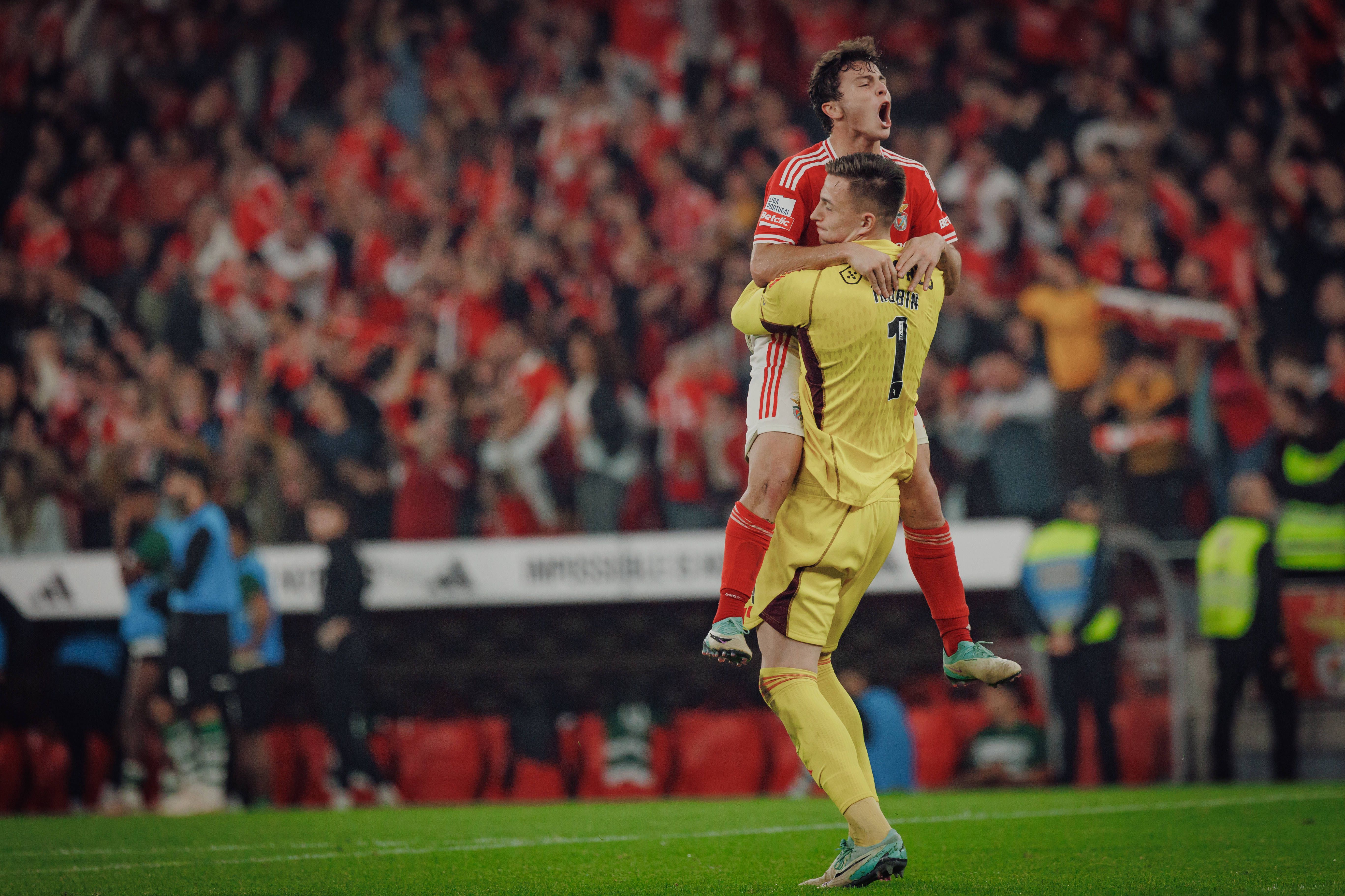 João Neves marca aos 90+4 e deixa Benfica a um ponto do título de campeão