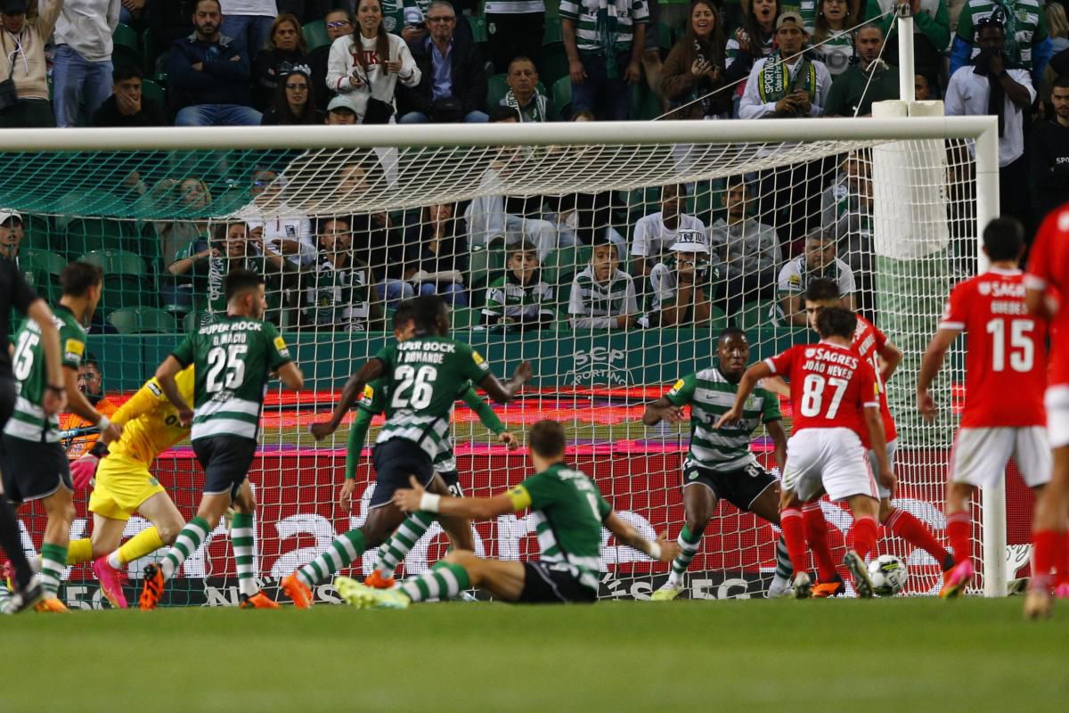 João Neves, um gigante dois em um que vê soluções e esconde problemas (a  crónica do Benfica-Sporting) – Observador