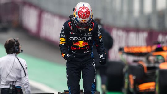 Verstappen reage de forma polémica à apresentação histórica da F1 em 2025