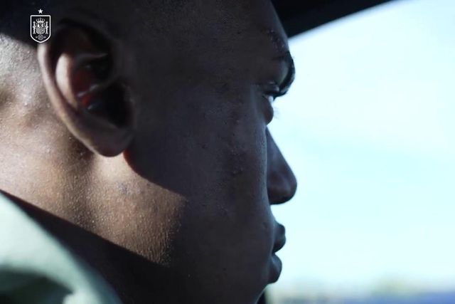 Vídeo: primeiro dia de Samu na seleção espanhola com muita emoção