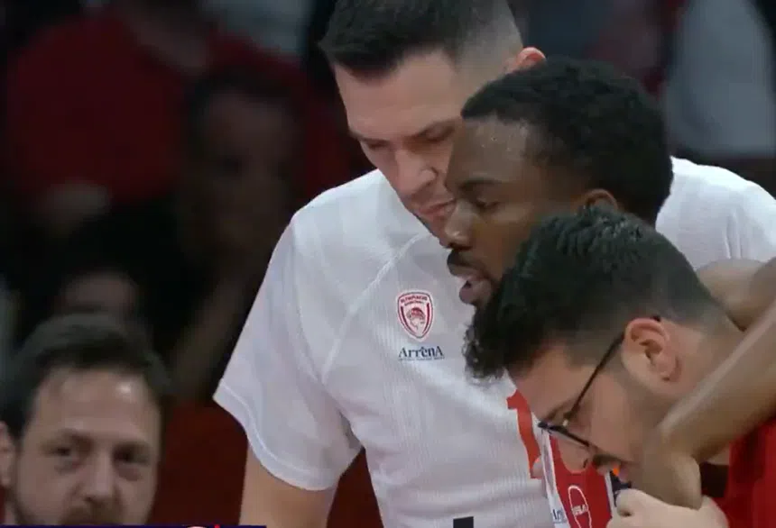 Regresso infernal! Joelho cede em pleno jogo