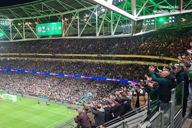 Irlandeses celebram expulsão de Ronaldo como se fosse um golo