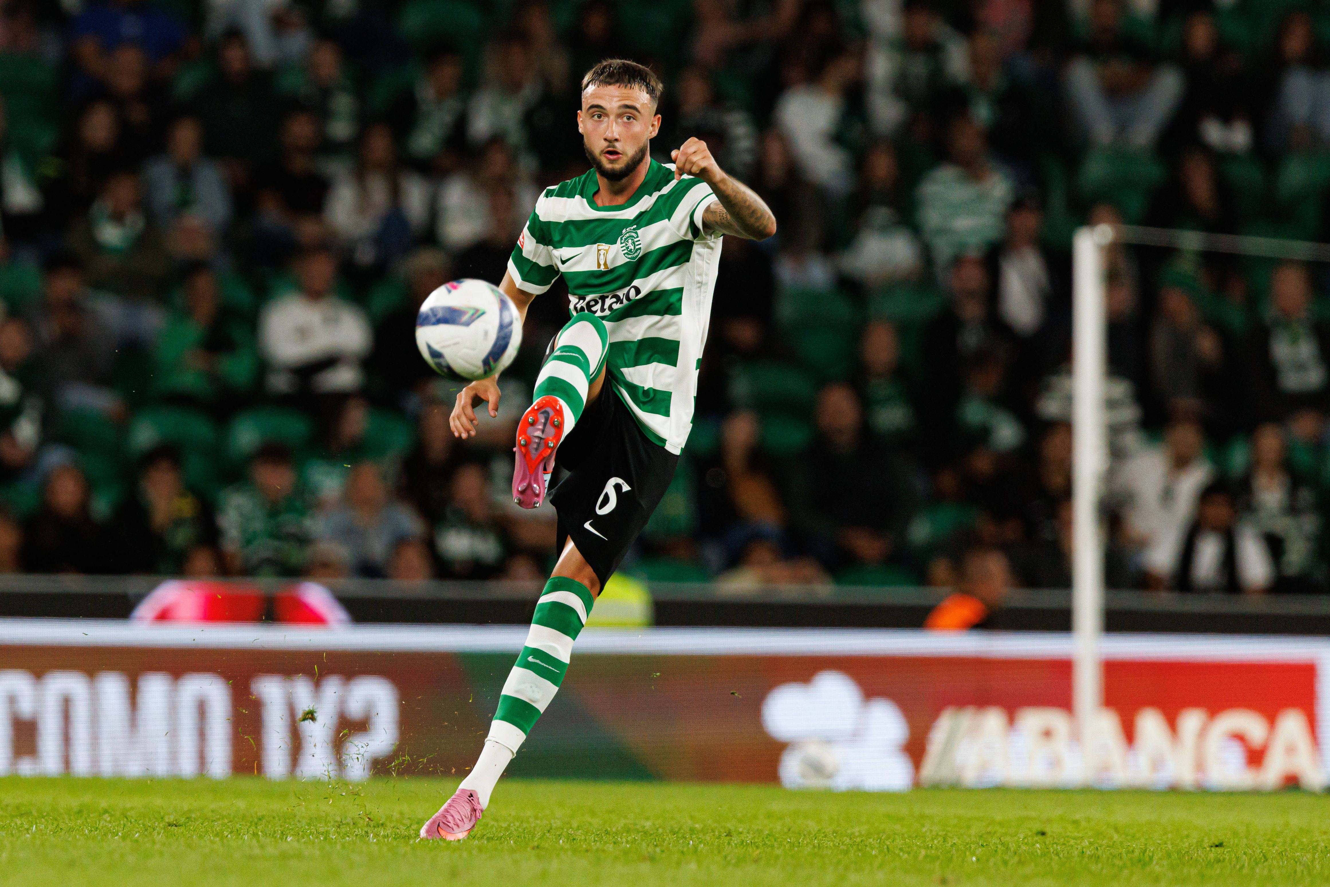 Zeno Debast, defesa-central belga de 22 anos, tem esta época 13 jogos pelo Sporting - Foto: IMAGO