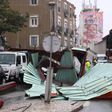 Lisboa foi uma das regiões mais afetadas - parte do telhado da Estação de Santa Apolónia arrancada pelo vento na quarta-feira - Foto: MIGUEL A.LOPES/LUSA