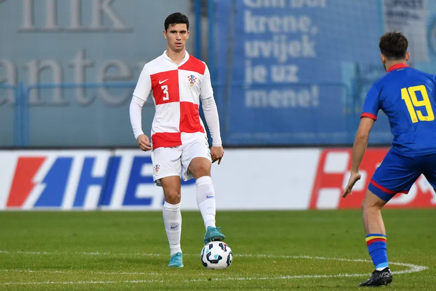 Nevoeiro 'rouba' Prpic mas Croácia avança