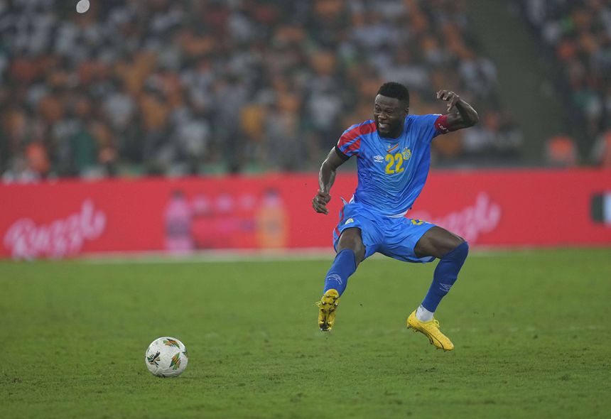 Chancel Mbemba, internacional do Congo e central do Lille