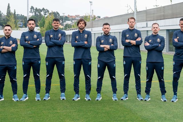 Dave Vos (à direita de Farioli) é um dos adjuntos dos dragões - Foto: FC PORTO