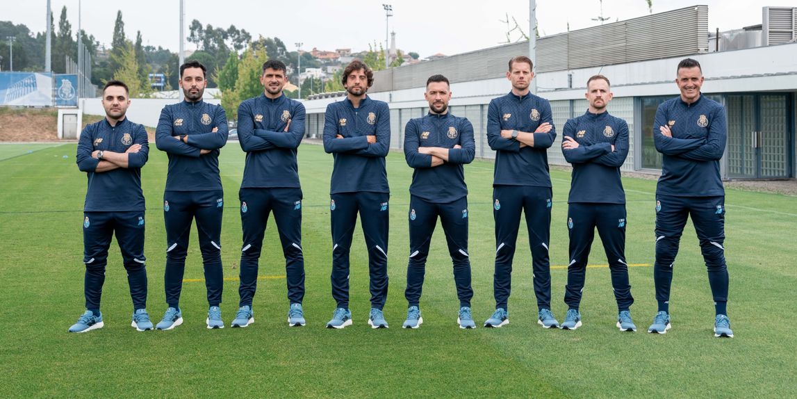 Dave Vos (à direita de Farioli) é um dos adjuntos dos dragões - Foto: FC PORTO
