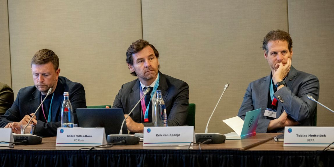 André Villas-Boas na reunião da EFC - Foto: FC PORTO