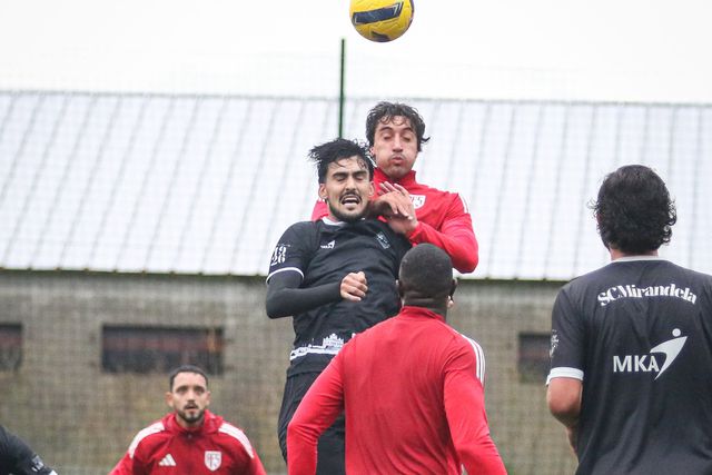 Os dois clubes tiveram um treino conjunto na manhã de quinta-feira. Fotografia: Aves SAD