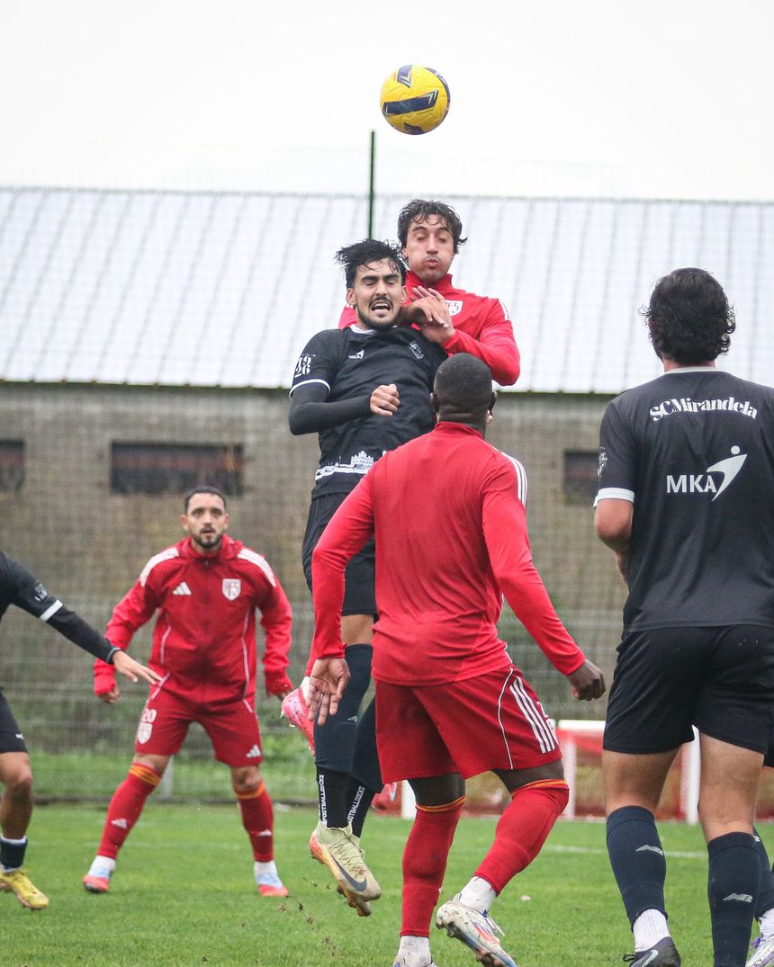 Os dois clubes tiveram um treino conjunto na manhã de quinta-feira. Fotografia: Aves SAD