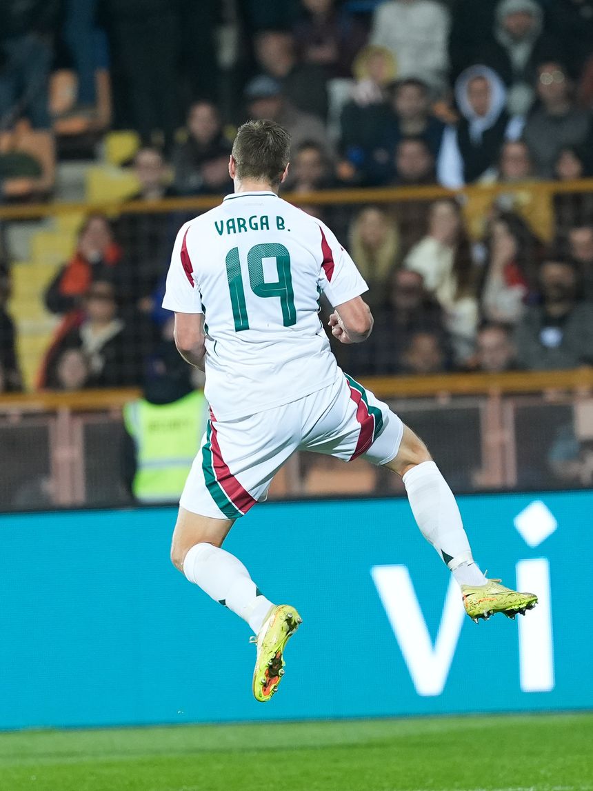 Barnabas Varga, avançado da Hungria, celebra golo frente à Arménia - X da MLSZ