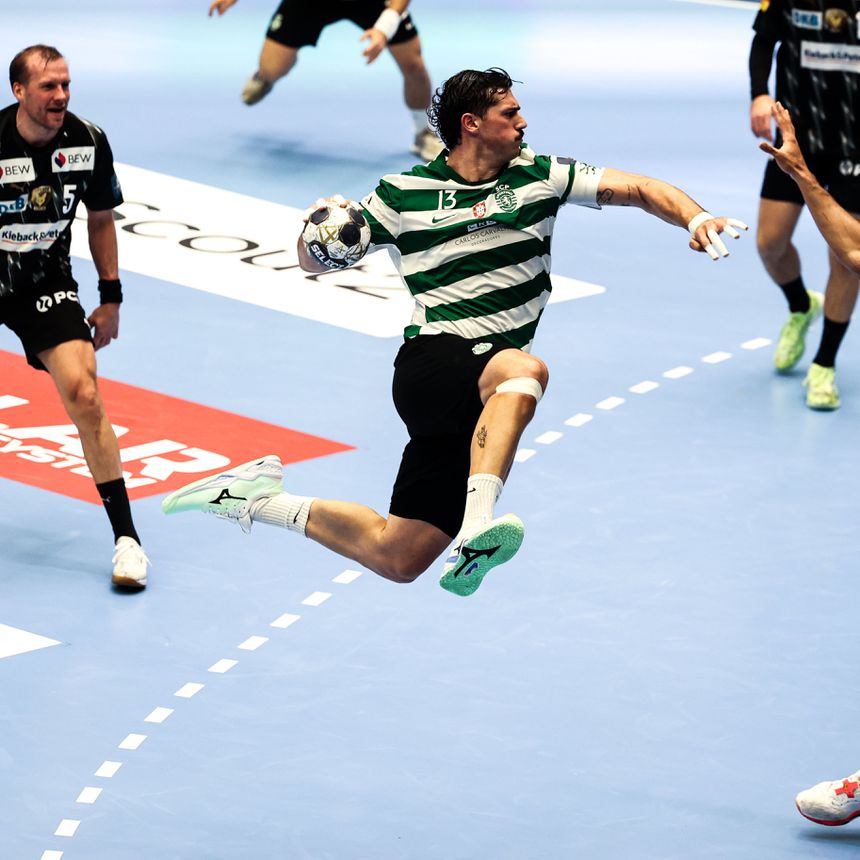 Salvador Salvador começou a partida com uma exclusão - Foto: X-@SCPModalidades