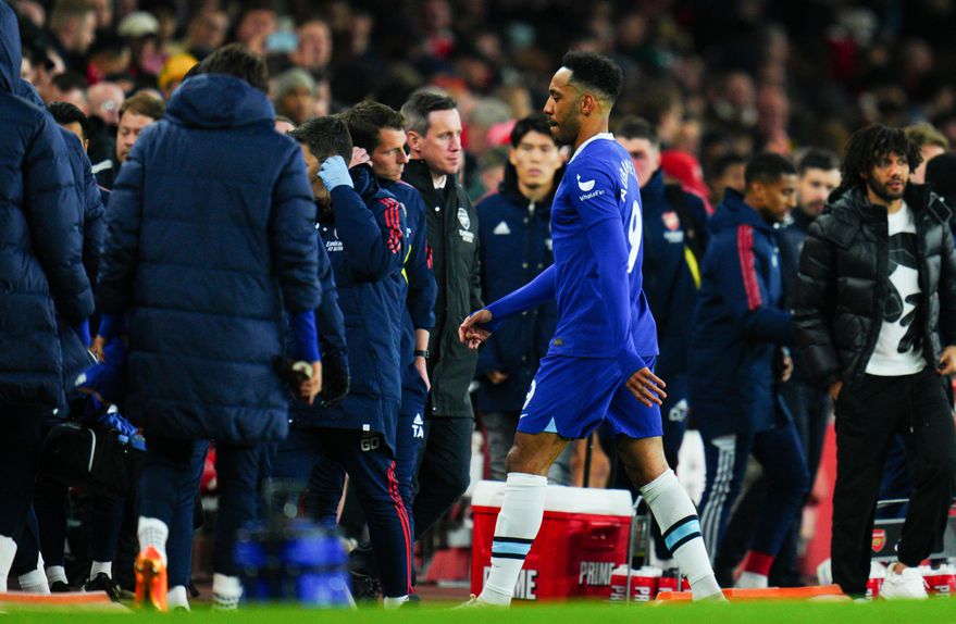 Aubameyang com a camisola do Chelsea, num jogo diante do Arsenal