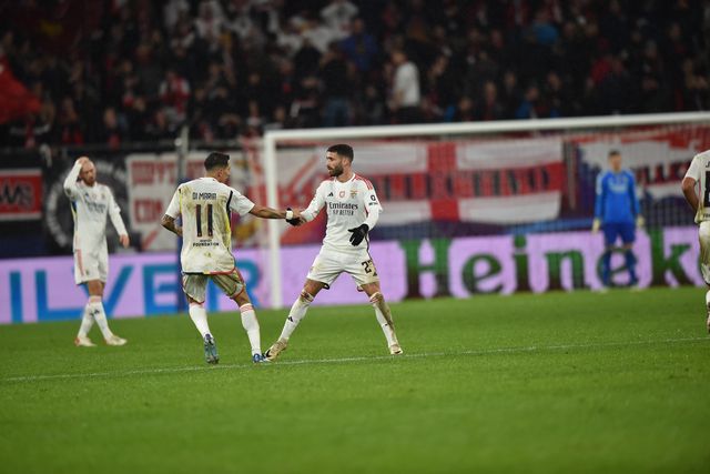 Di María 'sucede' a compatriota: há 20 anos que não se marcava de canto direto na Champions