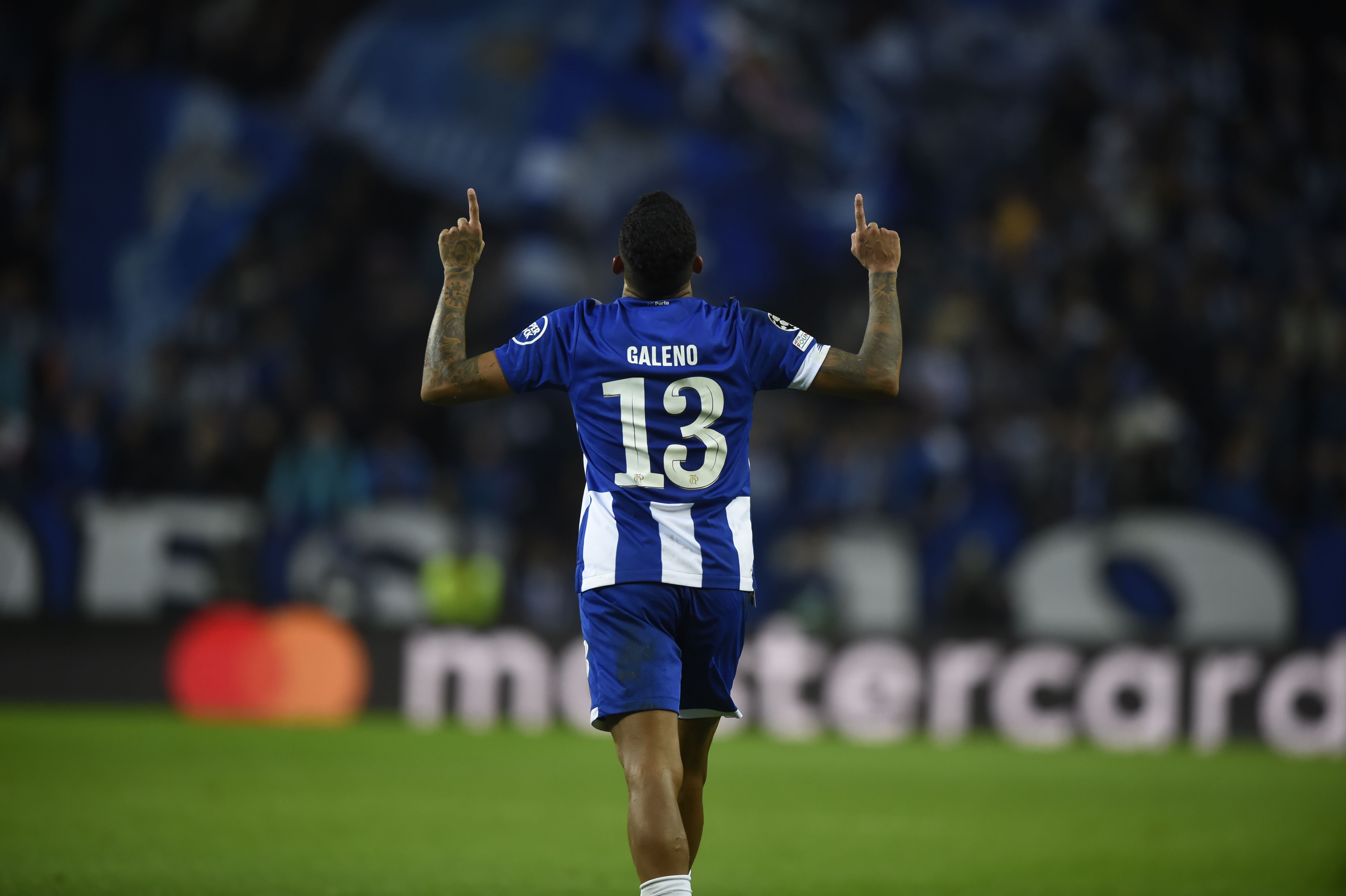 Galeno gosta de jogar frente ao Shakhtar. FC Porto vence e está